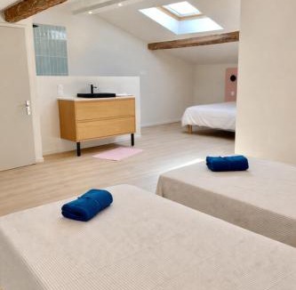 Ventenac-Cabardes Bed & Breakfast | Suites zen dans maison d'hôtes avec piscine intérieure et jardin
