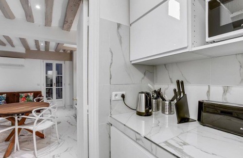 Gaillon Apartment | SuiteThérèse/Quiet Louvre & Opera AC 4G