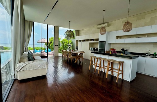 Purwakerti Villa | Sukawati Beachfront 3 BDR Villa Private Pool Equipped Kitchen Free Wifi (Nakula)