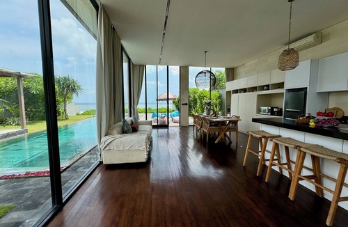 Purwakerti Villa | Sukawati Beachfront 3 BDR Villa Private Pool Equipped Kitchen Free Wifi (Nakula)