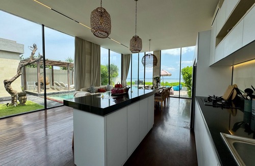 Purwakerti Villa | Sukawati Beachfront 3 BDR Villa Private Pool Equipped Kitchen Free Wifi (Nakula)