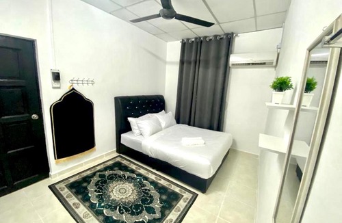 Kampung Seberang Takir House | Sukay Homestay