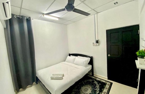 Kampung Seberang Takir House | Sukay Homestay