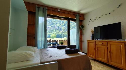 Thones Apartment | Sullenza # Parking - Proche Centre - Vue Montagne