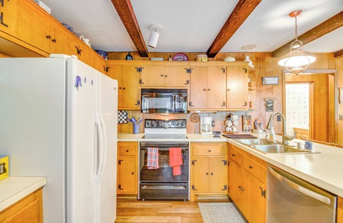 Hillman Cabin | Sullivan Lake Retreat w/Private Dock + Fire Pit!