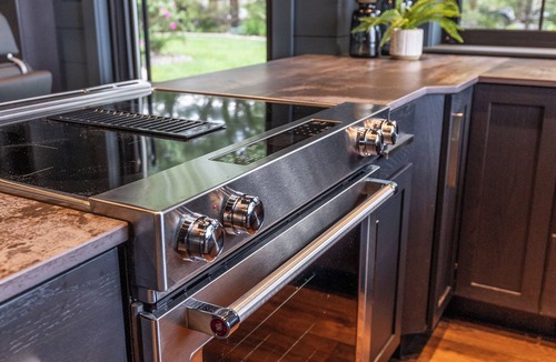 Seabrook House | Sully's Garage Par 3-Luxury Private Golf Experience