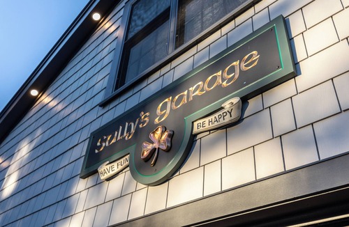 Seabrook House | Sully's Garage Par 3-Luxury Private Golf Experience