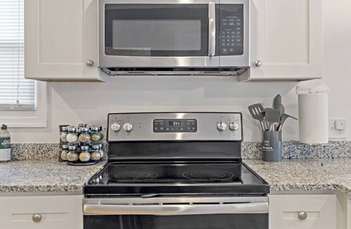 Capitol Heights House | Sultan MAIN · Metro | Location | Convenience | Budget | 3 queen