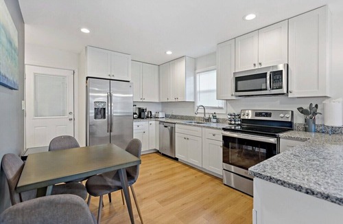 Capitol Heights House | Sultan MAIN · Metro | Location | Convenience | Budget | 3 queen