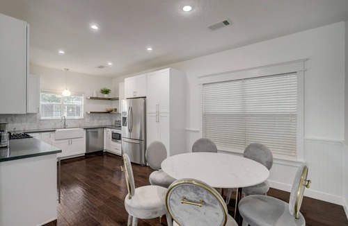 Houston Heights House | SUMMER 2026 - Updated 3/2 with yard, one block from MKT Heights central Houston
