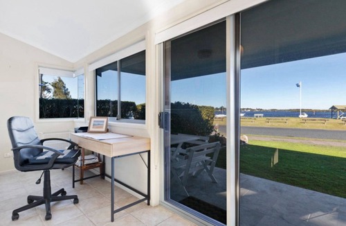 Hawks Nest House | Summer Bay Sunsets - Pet Friendly