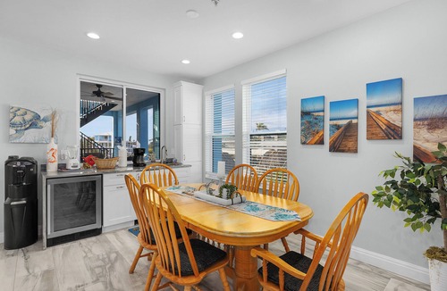 Fort Myers Beach House | Summer Beach Vacation~perfect location with private pool & Tiki Bar 🏖️