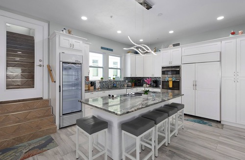 Fort Myers Beach House | Summer Beach Vacation~perfect location with private pool & Tiki Bar 🏖️