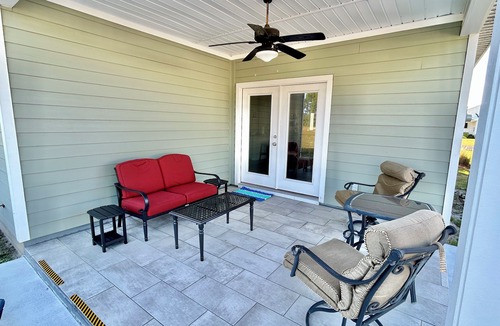 Eastpoint House | Summer Breeze, community pool