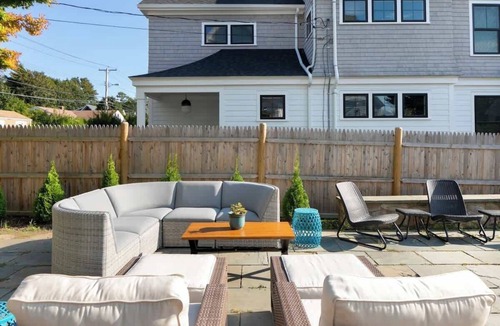 Fifth Ward House | Summer by Beach, Cliff Walk and Mansions!