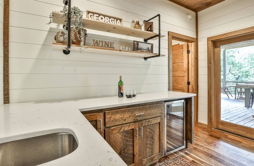 Ellijay Cabin | Summer cabin | Sleeps 8 + Hot Tub!
