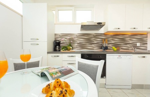 Trsteno Apartment | Summer Chill 3 - Four Bedroom Apartment, Sleeps 10