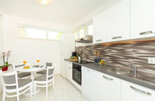 Trsteno Apartment | Summer Chill 3 - Four Bedroom Apartment, Sleeps 10