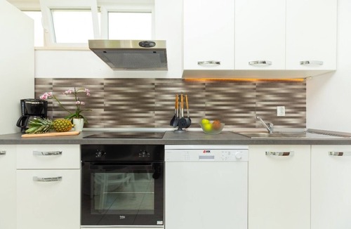 Trsteno Apartment | Summer Chill 3 - Four Bedroom Apartment, Sleeps 10