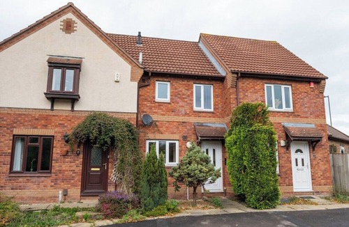 Bradley Stoke House | Summer Close by Tŷ SA