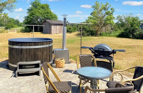 Maribo Villa | Summer cottage tucked away in coastal area