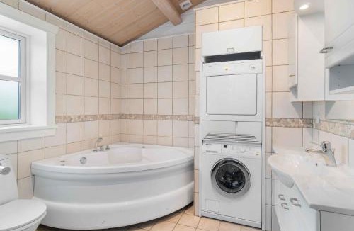 Faxe Ladeplads House | Summer Cottage With Jacuzzi And Sauna