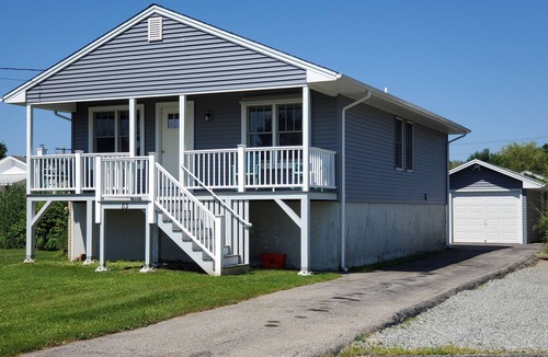Groton Cottage | Summer Cottage with Water Access