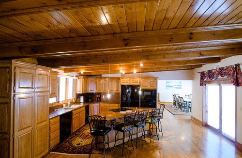 Roach House | SUMMER DATES STILL AVAILABLE! CALM WATERS, BEAUTIFUL VIEWS -LARGE GROUPS!