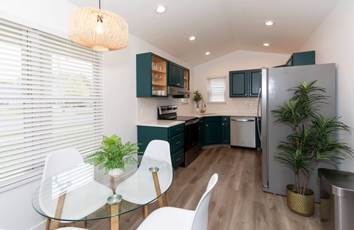 Sandusky House | Summer Dates! Vacay All Day - Close to CP, Sports Force, Islands