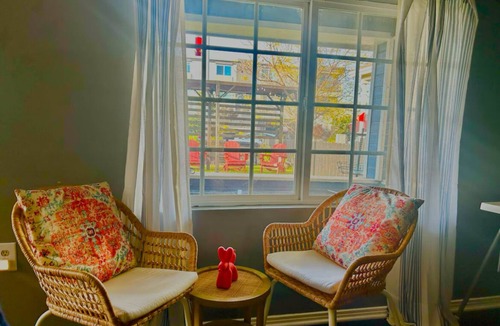 Golden Hill House | Summer discounts! King Bed, Sleeps 10, Pets ok mini-golf, arcade CLOSE 2 ALL