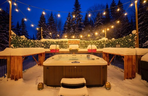 Lac-Superieur Ski Chalet | Summer Escape Mont Tremblant National Park Jacuzzi