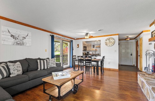 Pittman Center Condo | Summer Escape Smoky Mtn 2BR 2 BA Condo with Great Views