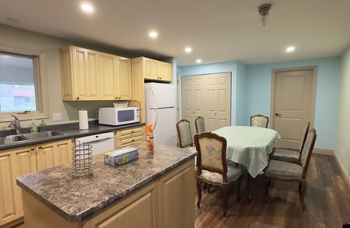 Colborne House | Summer Farmhouse-Hunting, Stargazing, BBQ-Sleeps 8