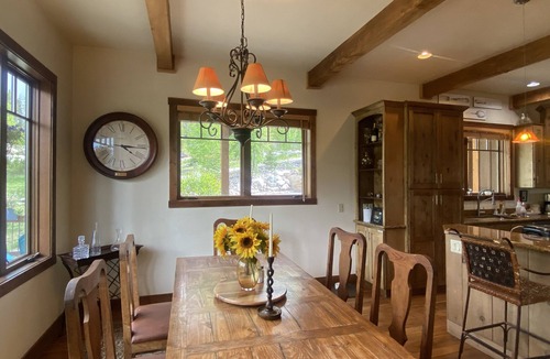 Warrior's Mark West House | Summer Fun Home ! Zipline, Tramp, Firepit, Trails, Big Views, Kid & Pet Friendly