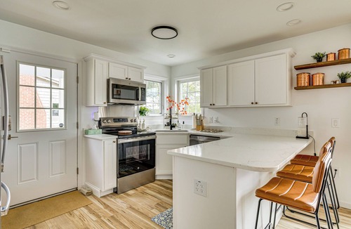 Thompson House | Summer Gem on the Lake: Swim & Kayak in Thompson!