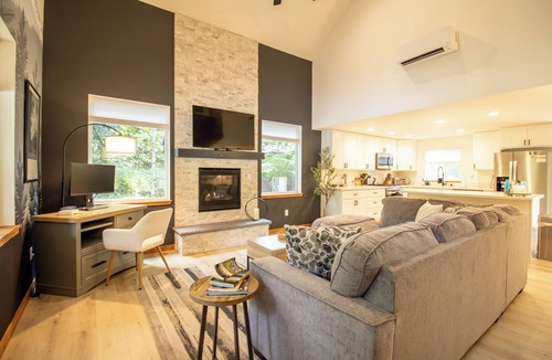 Ashford House | Summer Getaway at Mt Rainier - Sleeps 8 - Hot Tub