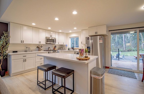 Ashford House | Summer Getaway at Mt Rainier - Sleeps 8 - Hot Tub
