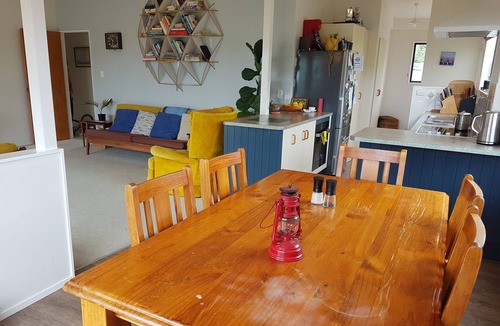 Whangarei Heads House | Summer getaway in McLeod Bay