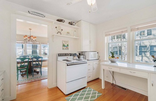 Douglas House | Summer Haven: Lake Michigan Views, Fire Pit, BBQ, Classic Cottage