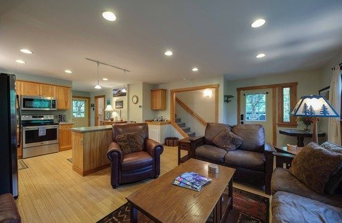 Cedar Mountain Cabin | Summer Haven - Your Adventure Retreat near Dupont and Pisgah National Forests