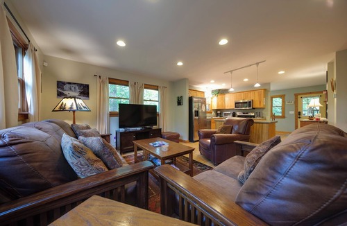 Cedar Mountain Cabin | Summer Haven - Your Adventure Retreat near Dupont and Pisgah National Forests