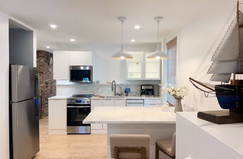 Marblehead House | Summer Home! AC Excellent Location, Downtown MHD by harbor, sleeps 12, parking,