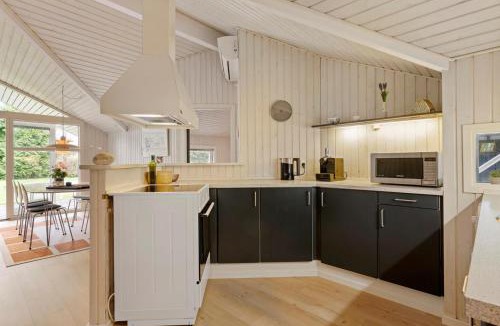 Dronningmolle House | Summer House Close To Nature And Beach