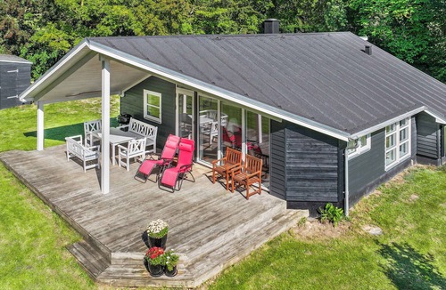 Haarby House | Summer house in beautiful nature in Brunshuse