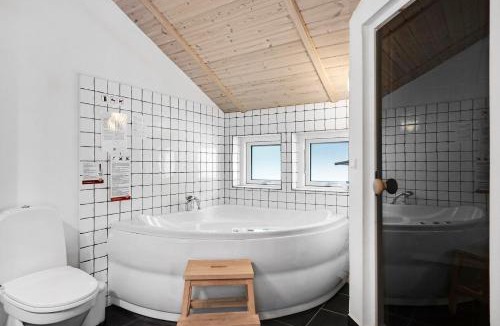 Haarby House | Summer House In Beautiful Nature In Brunshuse