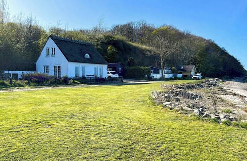 Ebberup House | Summer house in fisherman's style by Helnæs Bay