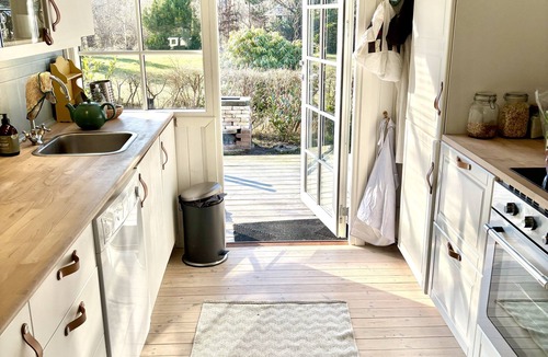 Melby Cottage | Summer house near beach and forest with large garden