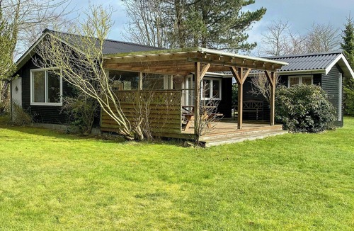 Saksild Strand House | Summer house near beach in Odder
