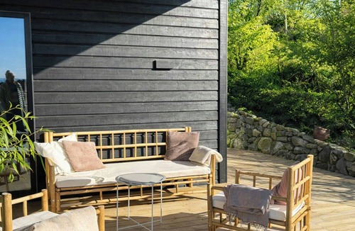 Faarevejle House | Summer house on hillside plot by Sejerø Bay