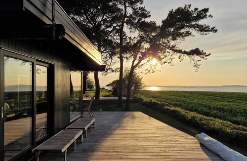 Kirke Hyllinge House | Summer house with 180-degree views of the Isefjord